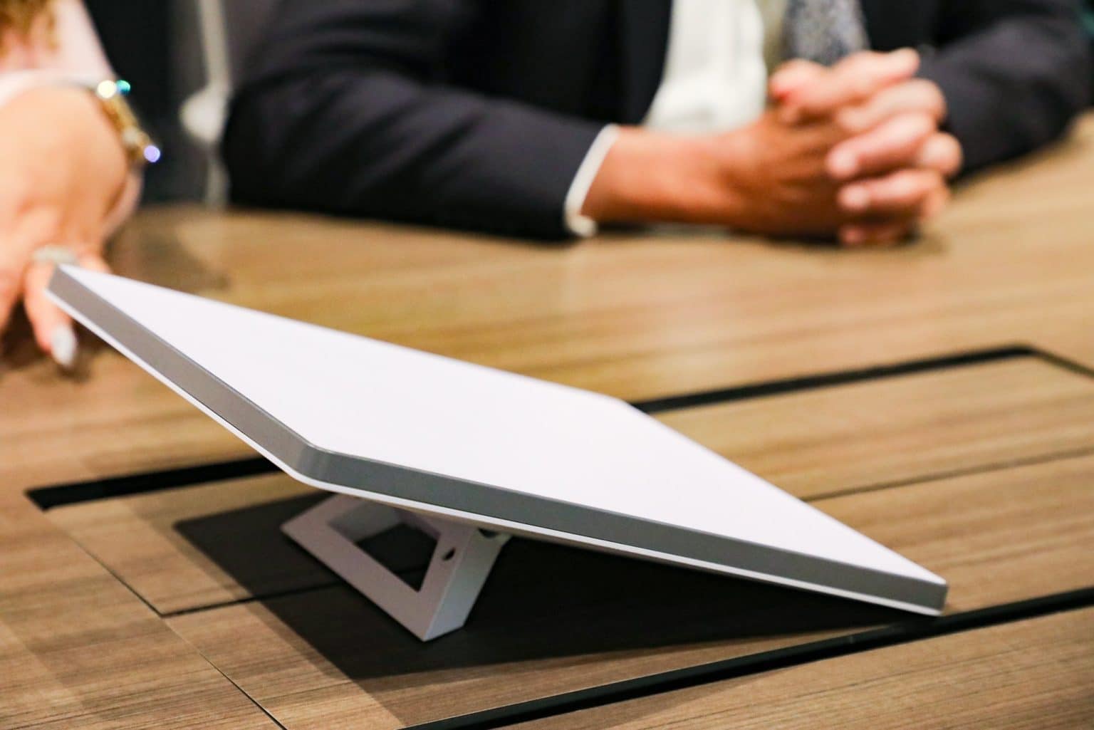 Tesla S Cybercab Revolutionizing Wireless Charging In Robotaxis