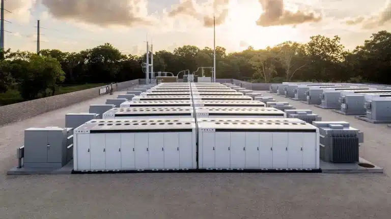 Tesla’s Energy Storage Surge: Megafactories, Market Moves, and the Competitive Edge
