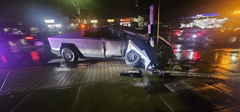 Tesla Cybertruck Collides with Pole While Using ‘Full Self-Driving’
