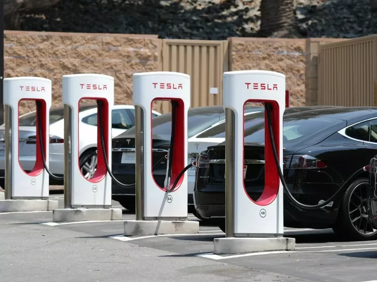 Tesla’s New Supercharger Queue: Revolutionizing EV Charging Experience