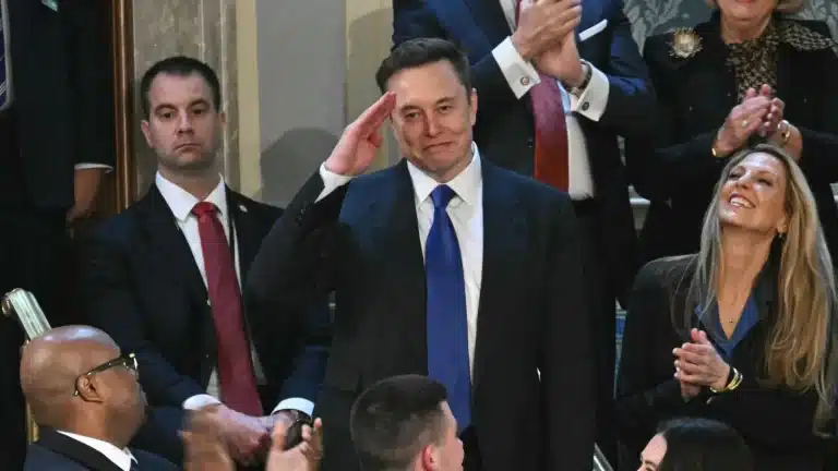 Tesla’s Elon Musk to Remain CEO for at Least Five More Years