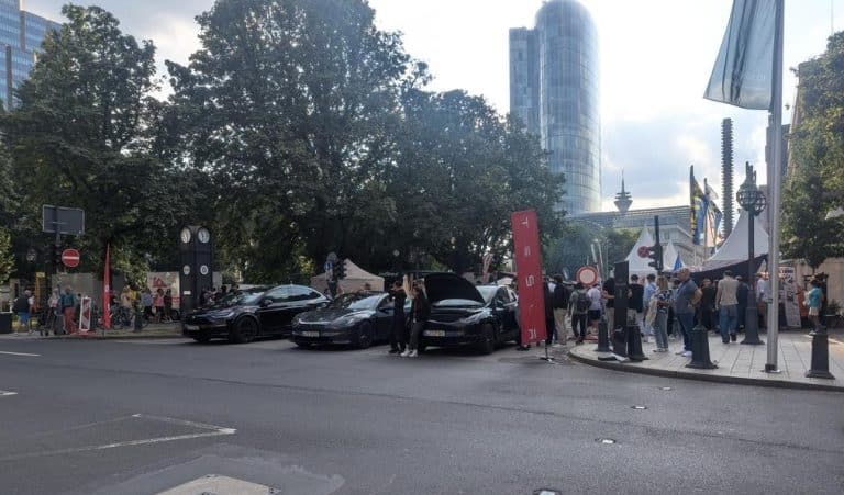 Tesla’s Popularity in Germany: A Survey Debacle and Its Implications