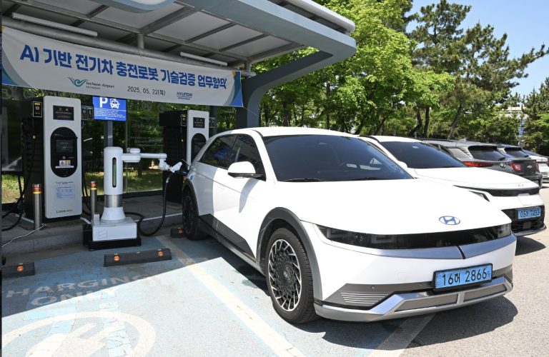 Hyundai Tests Autonomous EV Charging Robot Powered by AI