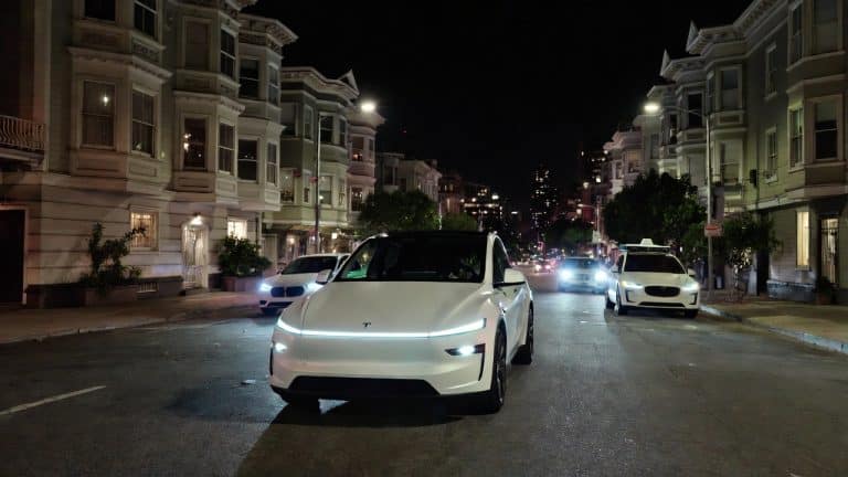 Tesla Highlights FSD Reliability as Waymo Experiences Outage in San Francisco