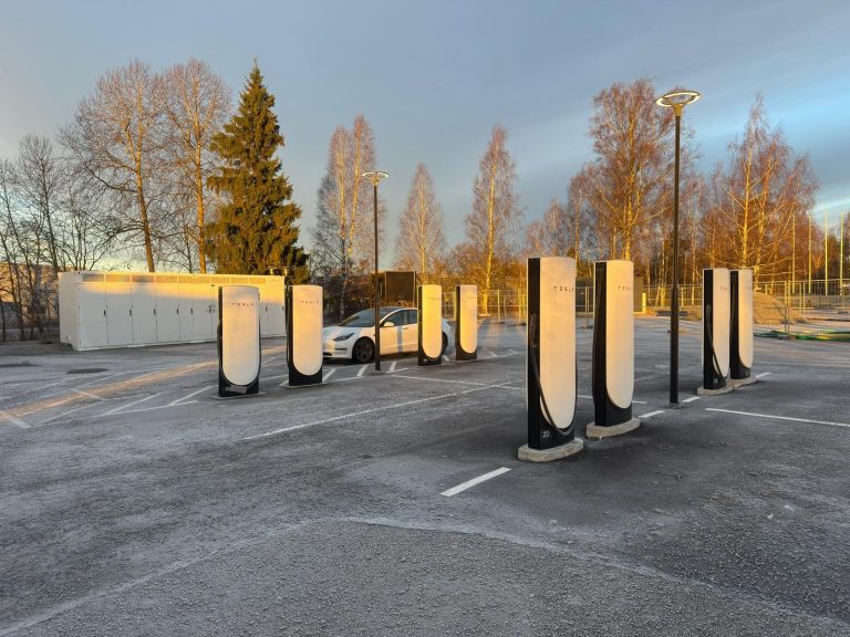 Tesla’s Megapack Masterstroke: Sidestepping Sweden’s Union Blockade to Launch a Game-Changing Supercharger