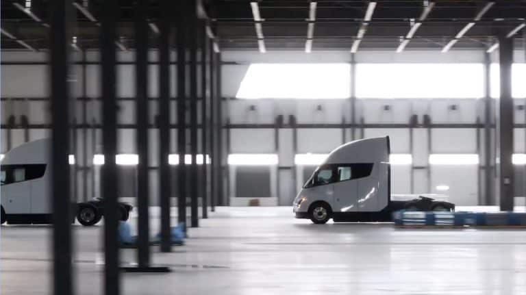 Revolutionizing Long-Haul Trucking: How Tesla Semi’s Cubic 4680 Battery Pack Crushes Cold-Weather Challenges
