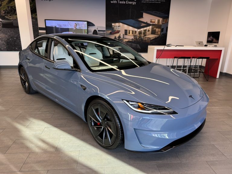 Tesla’s Breathtaking New Blues: Marine Blue and Frost Blue Transform Model 3 and Model Y – A Deep Dive for Enthusiasts